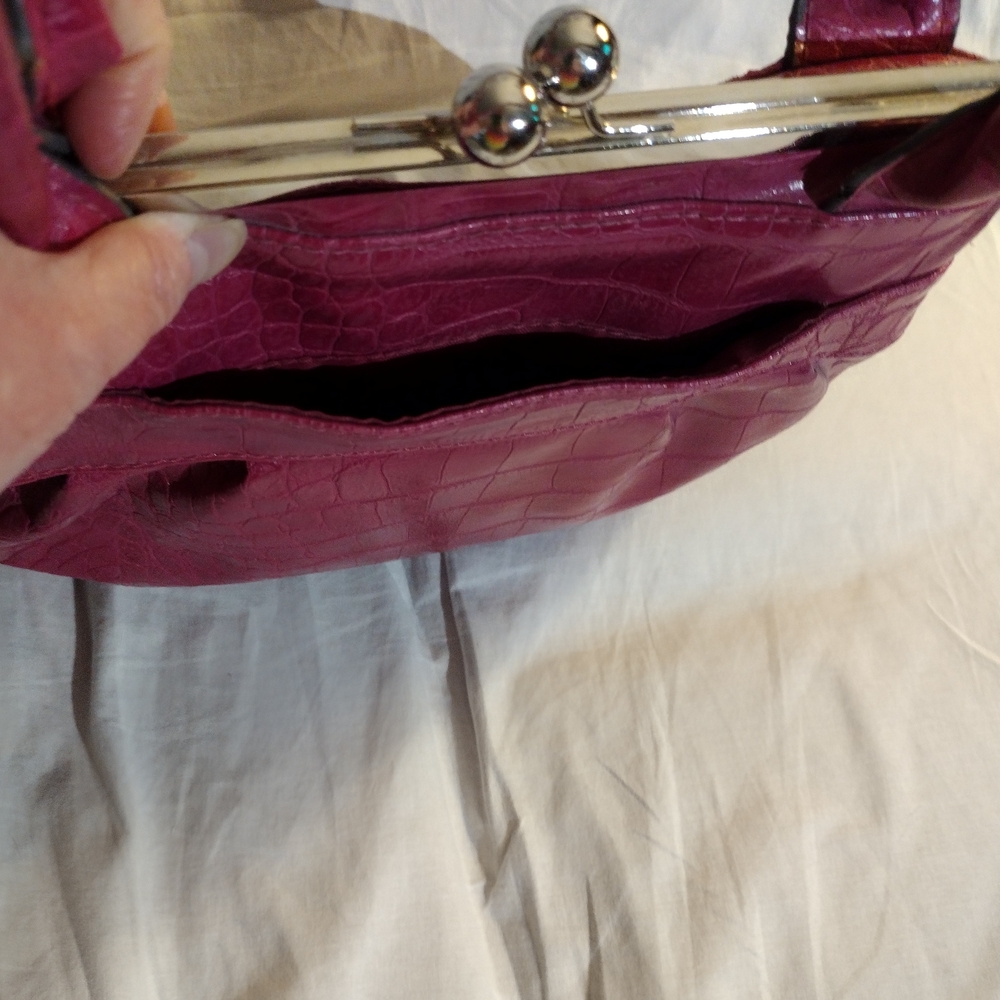 Bueno Red Crocodile-Embossed Shoulder Bag - Picture 4 of 15